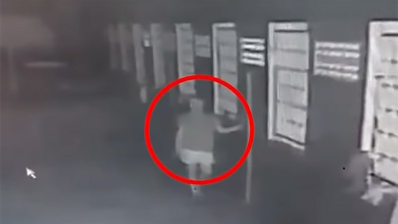 An accused serial peeping tom was caught in the action in Bangkok’s Lat Phrao district.