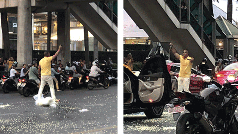 A man holds a knife after releasing snakes Wednesday evening outside the CentralWorld shopping mall in Bangkok. Images: Barbiie.g / Twitter