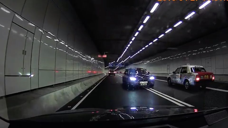 A car belonging to businessman Ng Kai-ming was caught on dash cam driving the wrong way in the Central-Wan Chai bypass. Screengrab via Facebook video/Koonhung Tsang.