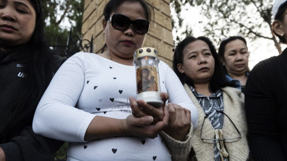 Women hold candles in memory of victims during a protest in front of the presidential palace in Nicosia on May 3, 2019.  Cypriot President Nicos Anastasiades sacked the country’s police chief, as shock over the murders of seven foreign women and girls gave way to outrage at the authorities for a botched response. (Photo by Iakovos Hatzistavrou / AFP)