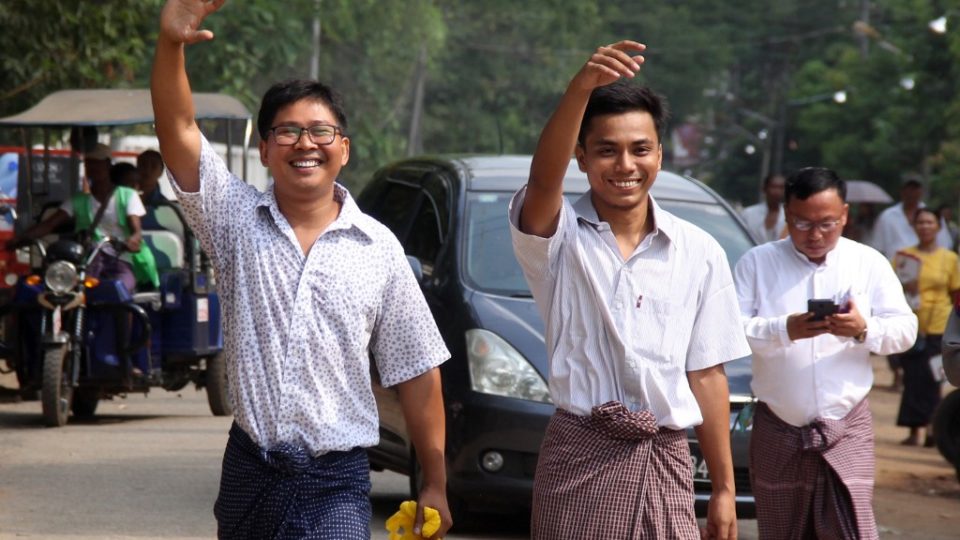 Reuters journalists Wa Lone  (L) and Kyaw Soe Oo gesture outside Insein prison after being freed in a presidential amnesty in Yangon on May 7, 2019. (Photo by – / AFP)