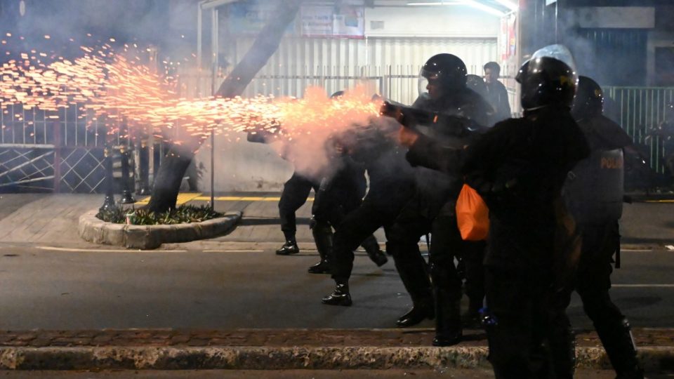 Indonesian police officers shoot tear gas to disperse protesters during a demonstration outside the Elections Oversight Body (Bawaslu) in Jakarta on May 22, 2019. – Heavily armed Indonesian troops were on high alert amid fears of civil unrest in the capital Jakarta, as the surprise early announcement of official election results handed Joko Widodo another term as leader of the world’s third-biggest democracy. (Photo by BAY ISMOYO / AFP)