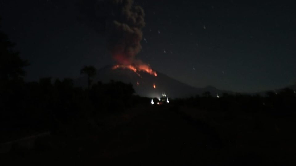 Mount Agung erupted again on May 12. Photo: Sutopo Purwo Nugroho / Twitter