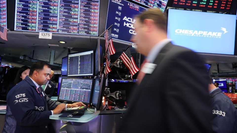 Traders on the floor of the New York Stock Exchange watch as markets fall due to anxiousness over the US-China trade war earlier this month. Photo via AFP.