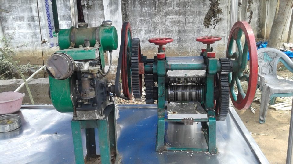 Sugarcane juice machine via Wikimedia Commons