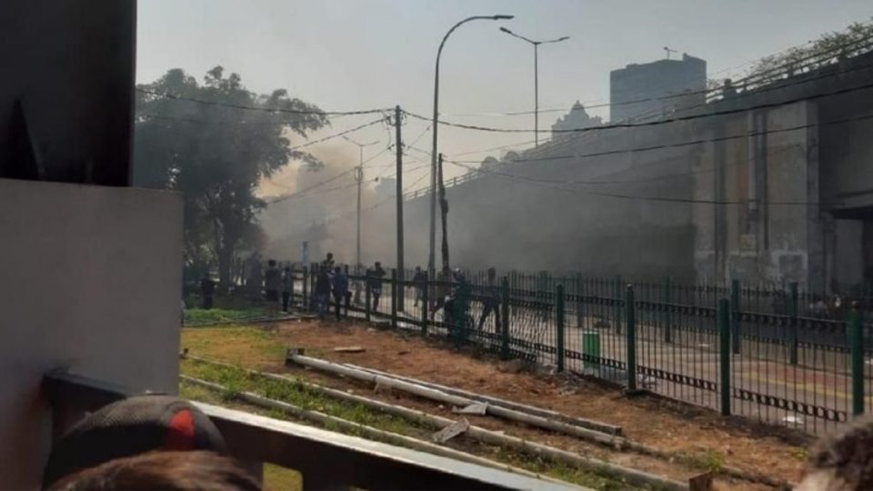 Rioters threw stone towards the Tanah Abang railway station, Central Jakarta this morning. Photo: Istimewa