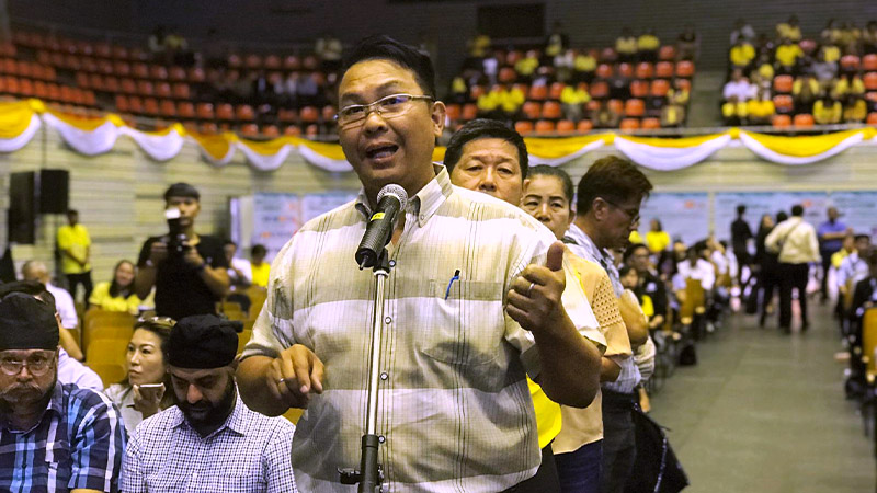 Bangkok hotel manager Aekawin Santikit addresses city planners Friday at the Thai-Japanese Stadium in Bangkok’s Din Daeng district. Photo: Teirra Kamolvattanavith / Coconuts Media
