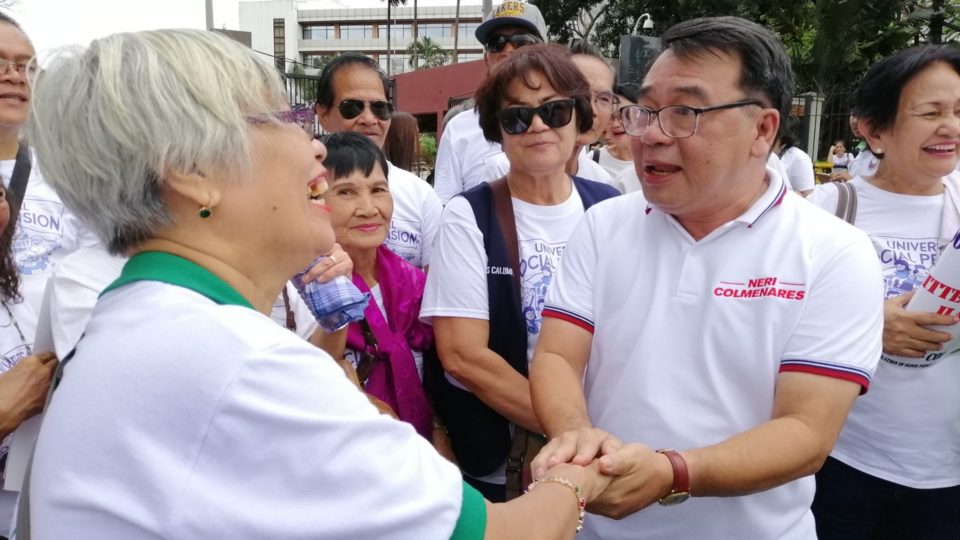 Neri Colmenares (right) shaking the hands of a supporter during the 2018 campaign. Photo: Colmenares’ Facebook page.