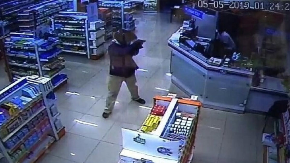 Based on the police’s investigation of the CCTV footage, the suspect used a toy gun. Photo: Istimewa