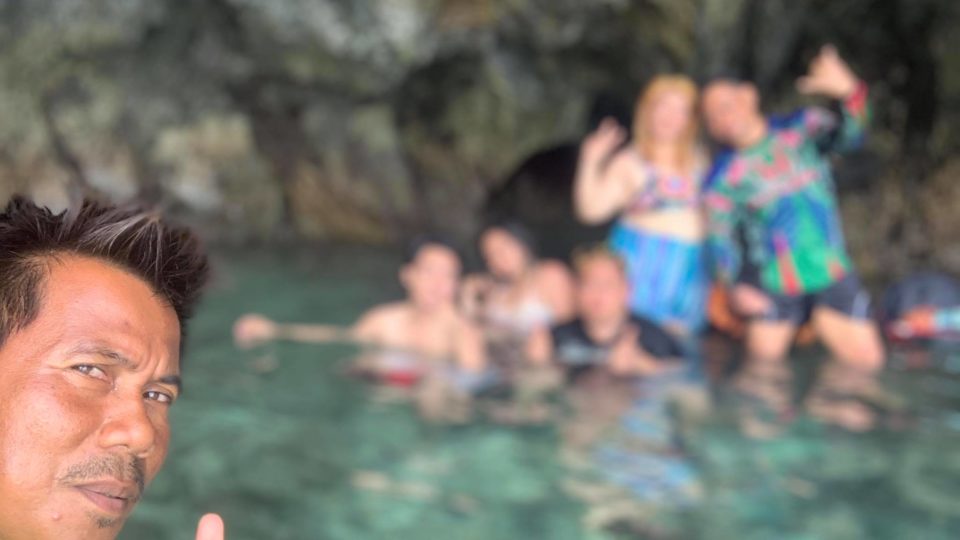 The Santiago family’s viral groufie. Photo: Kim Santiago