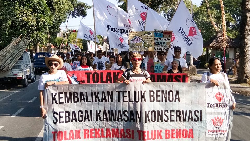 Protesters took to the streets of Denpasar on June 23, demanding Benoa Bay to be returned to an area for conservation. Photo: Bali Tolak Reklamasi / Facebook 