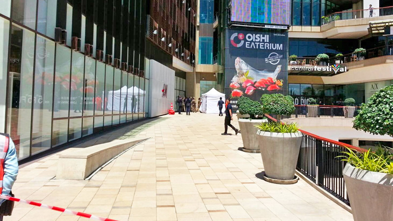 An Italian man jumps to his death in front Central Festival Pattaya Beach. Photo: TaaSaparot/ Twitter