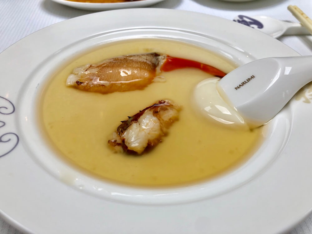 Steamed crab claw with egg white and Huadiao wine