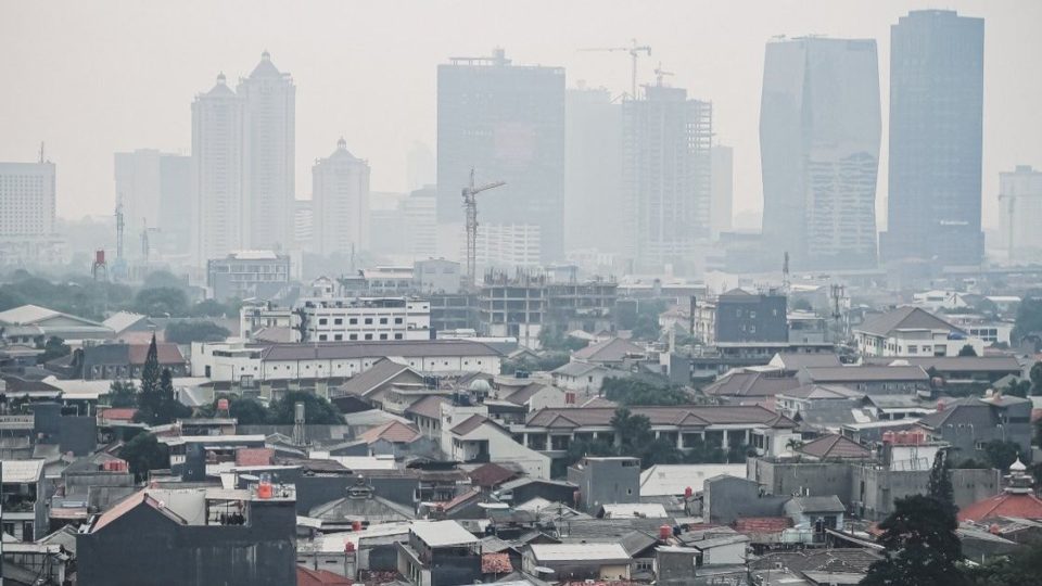 Smoggy Jakarta. Photo: Twitter/@piokharisma