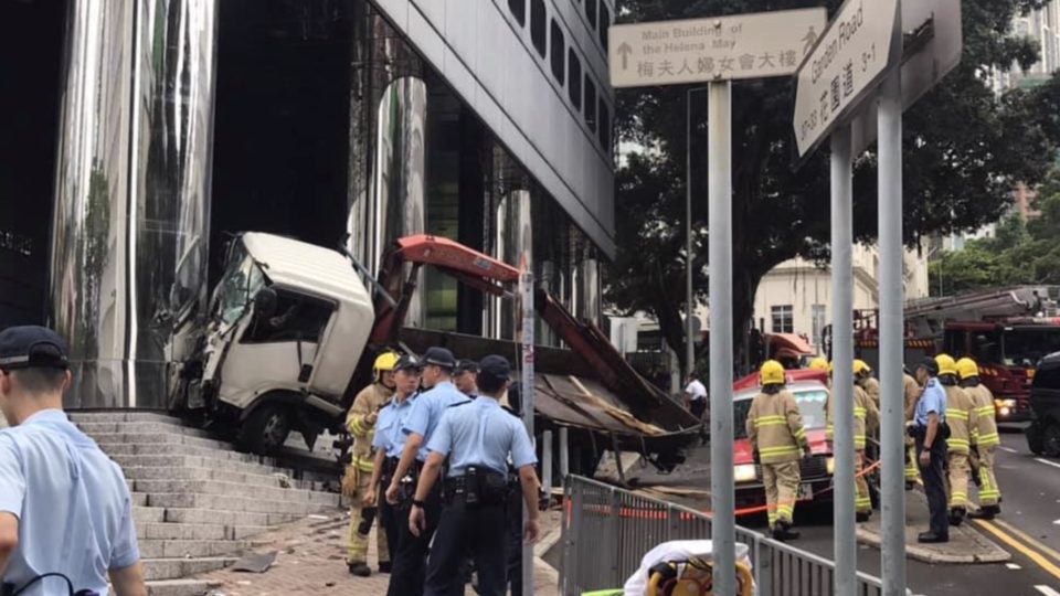 Police investigate the scene after a truck rammed into the back of a taxi on Garden Road this afternoon. Photo via Facebook/
‎Ngo Wk.
