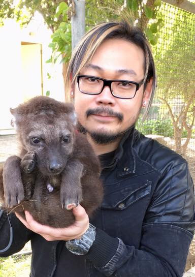 Gentle handling. Photo: Taweesak Anunsiriwattana / Facebook