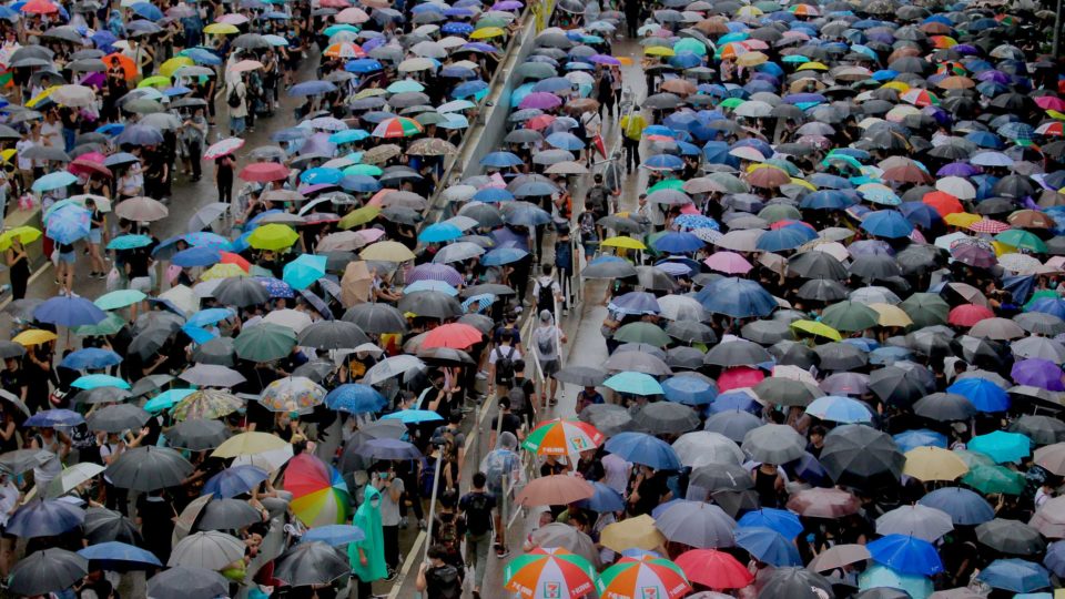 Protesters make way for people moving metal fences to the front line in order to build barriers protecting themselves from police during a protest against a controversial extradition bill on June 12, 2019. Photo: Vicky Wong.