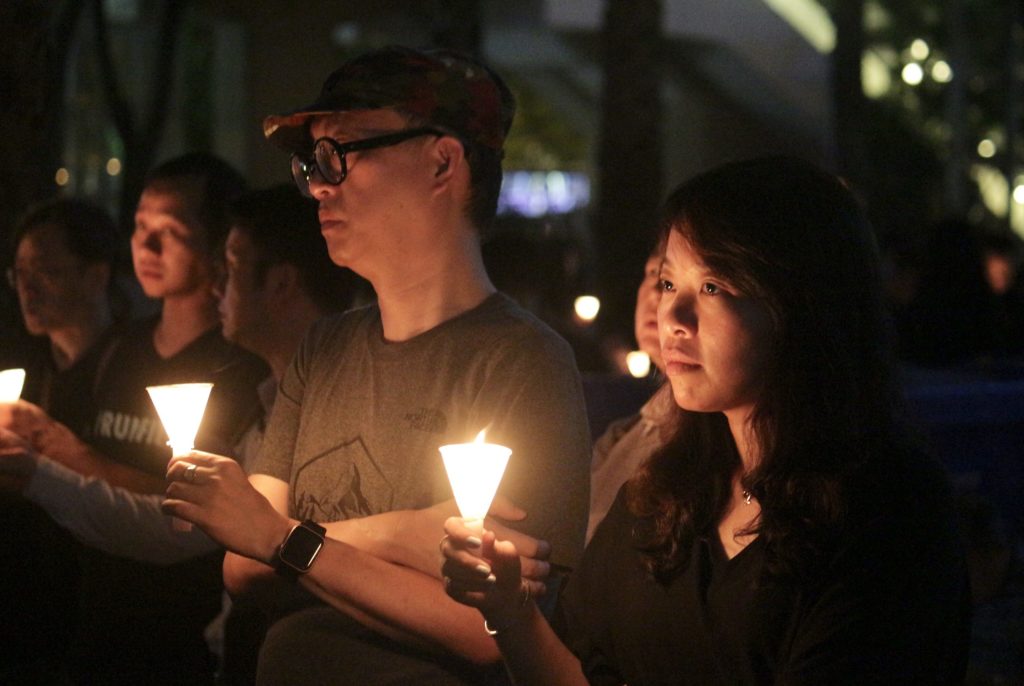 Attendees hold candles at last night's vigil in Victoria Park. Photo via Vicky Wong.