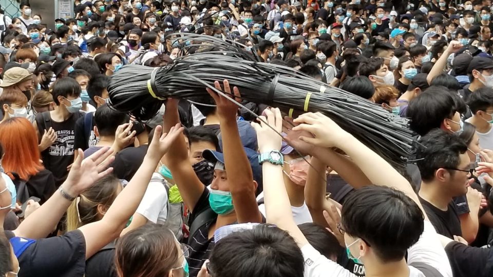 Protesters could be heard shouting for gloves, goggles, and zip ties — used to create makeshift ramparts by tying together police barricades. Cheers were let out as supplies passed through the crowd. Photo: Coconuts Hong Kong