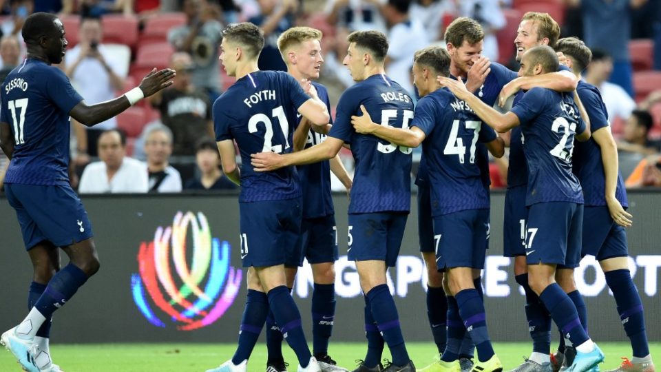 Tottenham Hotspur’s Harry Kane (R partially obscured) is congratulated by teammates after scoring during the International Champions Cup football match between Juventus and Tottenham Hotspur in Singapore on July 21, 2019. (Photo by Roslan RAHMAN / AFP)