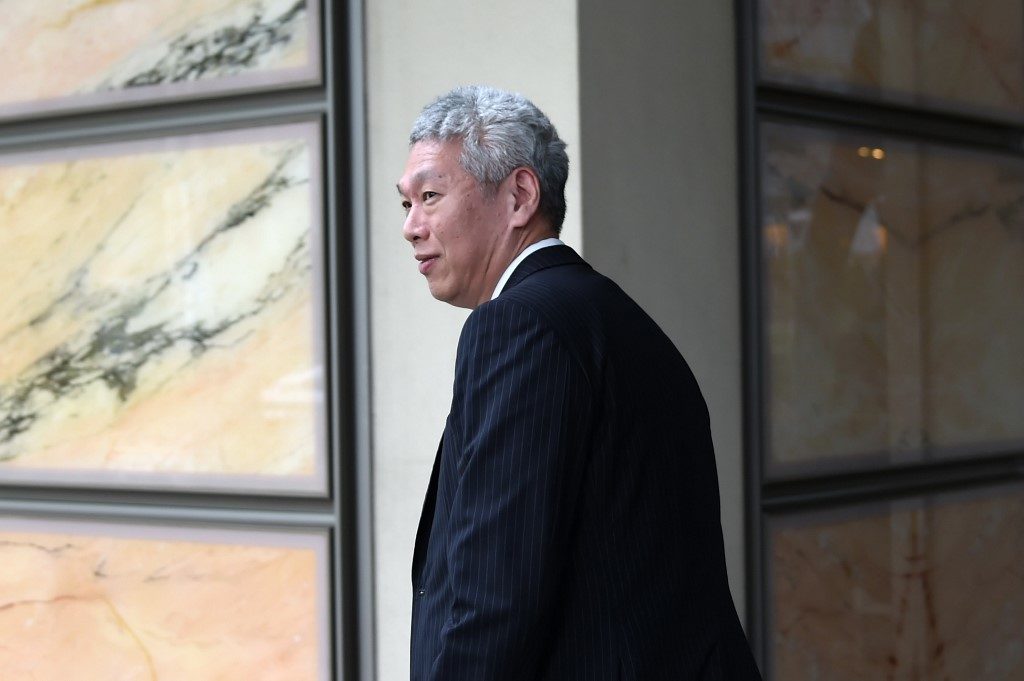 Lee Hsien Yang, younger brother of Singapore's prime minister Lee Hsien Loong, leaves the Supreme court on April 10, 2017. - Lee Hsien Yang and Lee Wei Ling, the younger siblings of Singapores current prime minister Lee Hsien Loong, have taken the government to court for control over oral history tapes recorded by their father. (Photo by ROSLAN RAHMAN / AFP)
