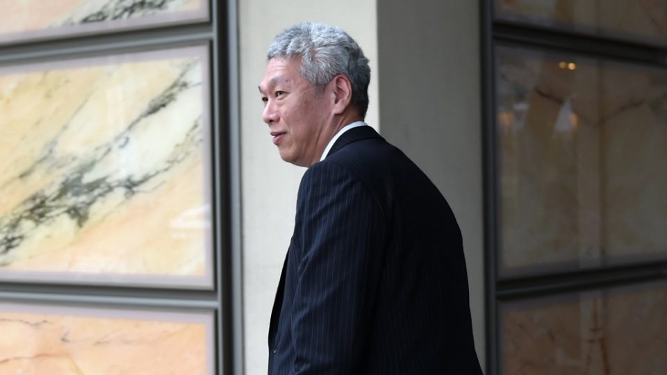 Lee Hsien Yang, younger brother of Singapore’s prime minister Lee Hsien Loong, leaves the Supreme court on April 10, 2017. – Lee Hsien Yang and Lee Wei Ling, the younger siblings of Singapores current prime minister Lee Hsien Loong, have taken the government to court for control over oral history tapes recorded by their father. (Photo by ROSLAN RAHMAN / AFP)