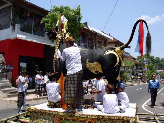 A lembu cremation bull seen during a ngaben ceremony. (Photo: tajai / Flickr) 