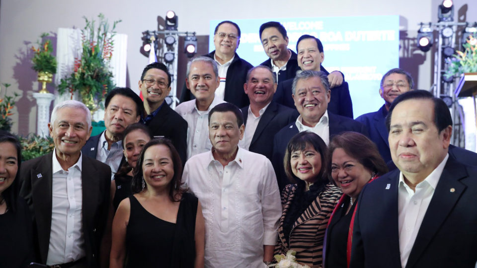 President Rodrigo Duterte with former House Speaker Gloria Macapagal-Arroyo and guests during the appreciation dinner for the former president at The Manila Hotel. <i>Photo: Valerie Escalera/Presidential Communications Operations Office </i >