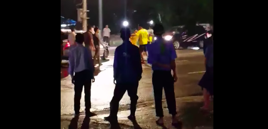 Fighting on Pyay Road (screengrab)