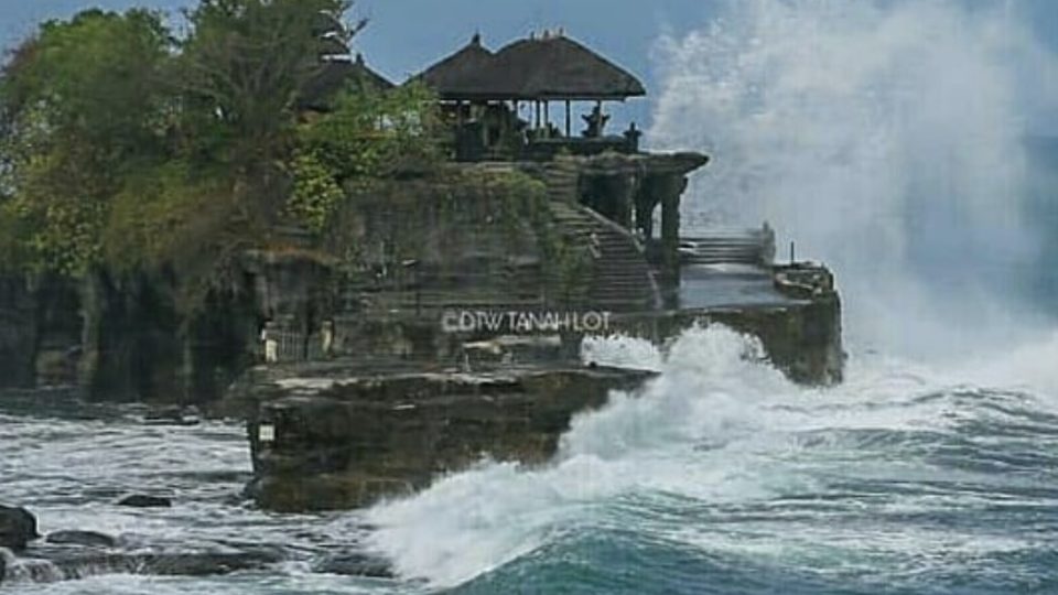 File photo of waves at Tanah Lot on July 4, 2019. Photo: Sat Polair Polres Tabanan / Instagram