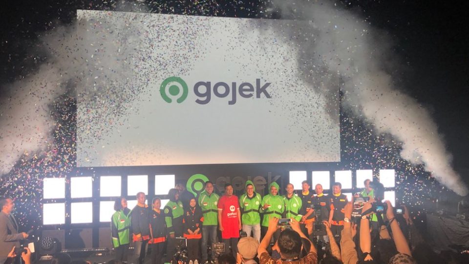 Go-Jek executives introducing the company’s new logo on July 22, 2019. Photo: Nadia Vetta Hamid/Coconuts Media