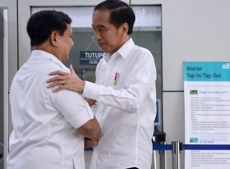 Prabowo Subianto (L) meeting with President Joko Widodo to make peace following the 2019 election. Photo: Facebook/Presiden Joko Widodo