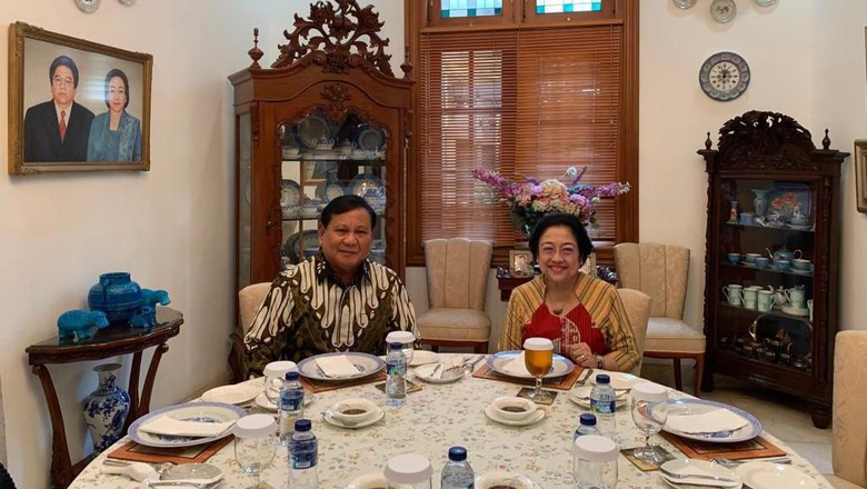 Prabowo Subianto (Left) having lunch with Megawati Soekarnoputri at her residence in Central Jakarta on July 24, 2019. Photo: PDI-P