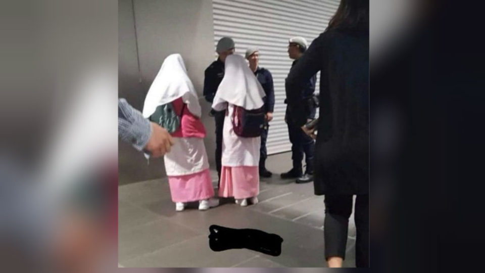 A photo showing two Madrasah girls and Transcom officers. (Photo: Facebook/Irwan Hadi)