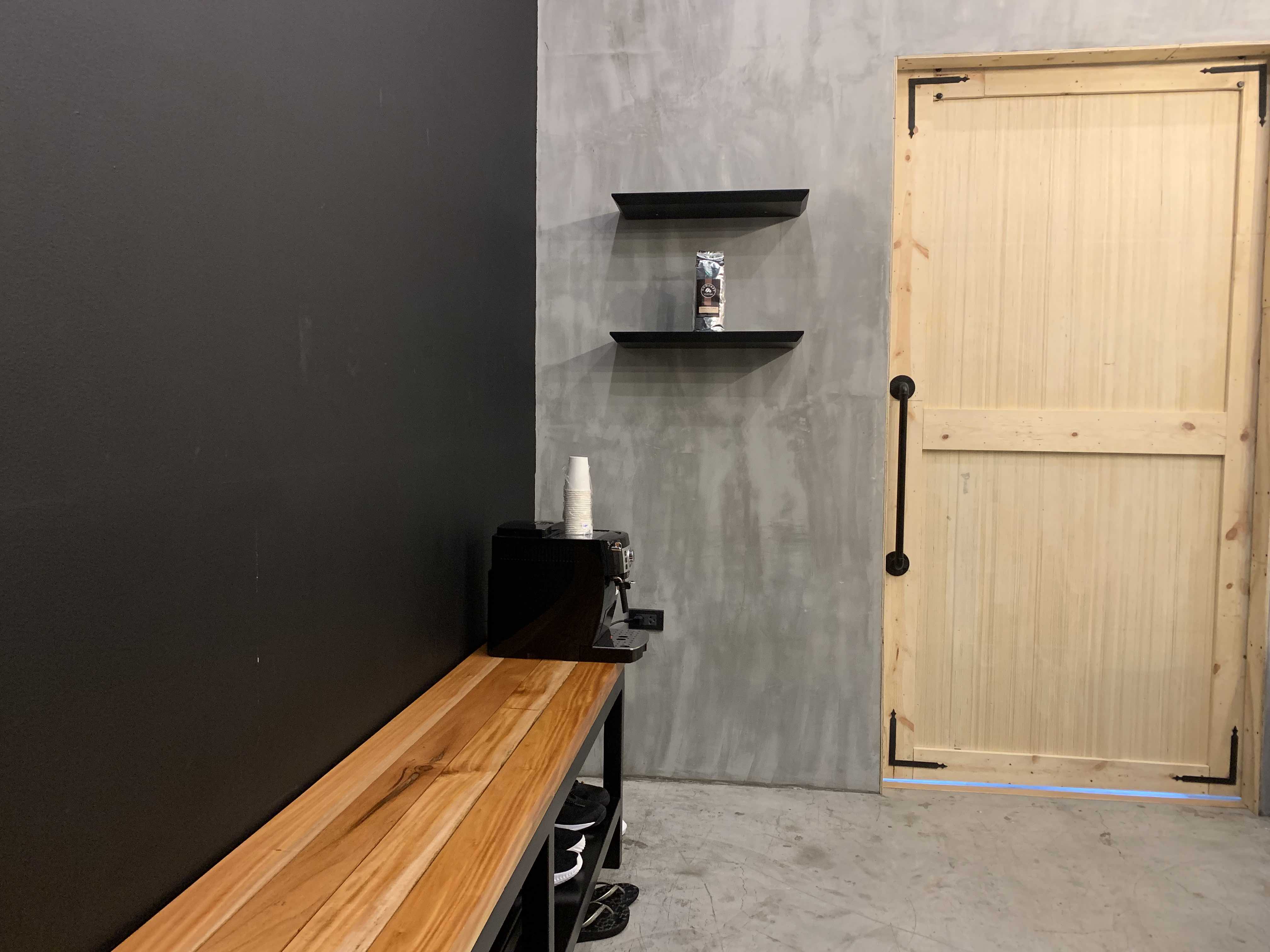 Ultra Lagree's waiting area with free coffee. (Photo: Therese Reyes/Coconuts)