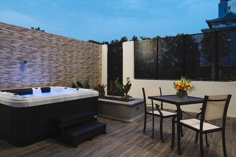 Oasis Junior Suite jacuzzi. Photo: Grand Park City Hall