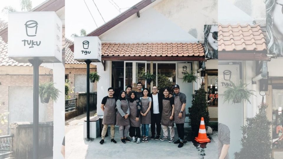 Toko Kopi Tuku’s founder Andanu Prasetyo (middle, wearing a white T-shirt and black jacket) and his team posing in front of the new Karang Tengah outlet in Lebak Bulus, South Jakarta. Photo: Instagram/@tokokopituku