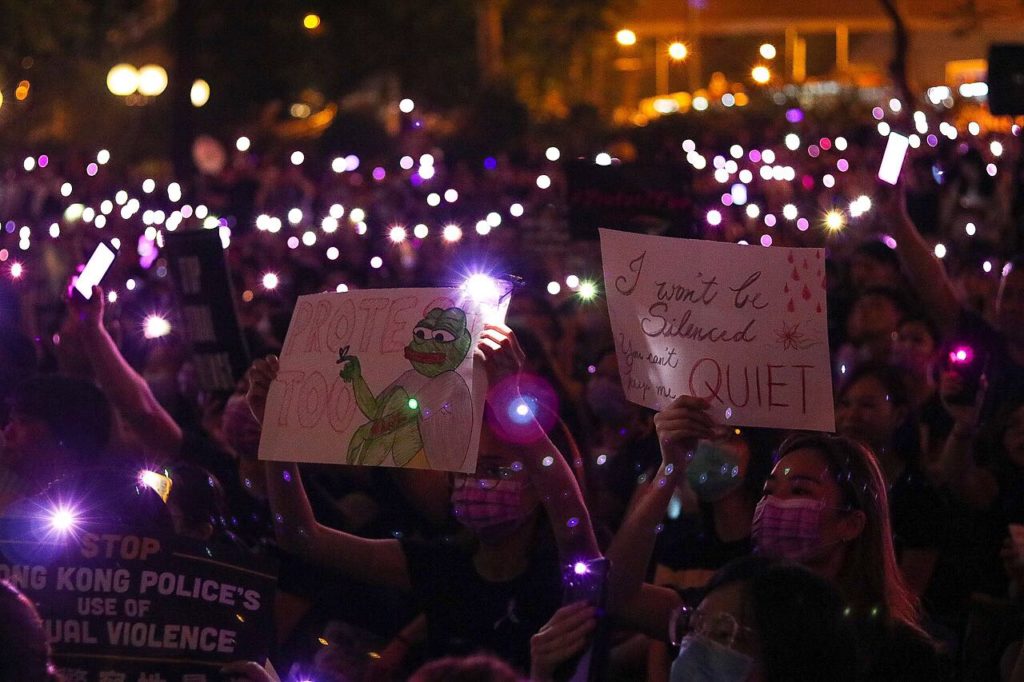 A protester holds a sign that reads 'I won't be silenced' at a rally against alleged sexual harassment of protesters by police. Photo by Samantha Mei Topp.