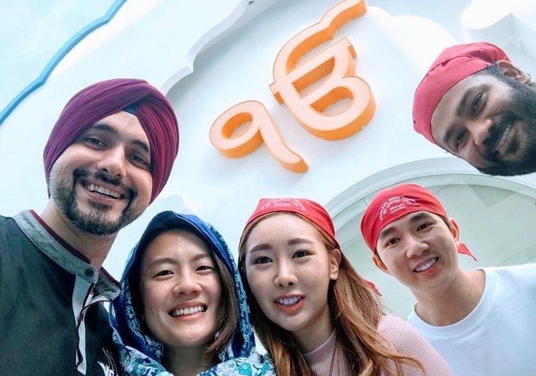 Singaporean blogger Sheena Phua, third from left, poses for a photo with members of the Youth Sikh Association. Photo: YSA/fb
