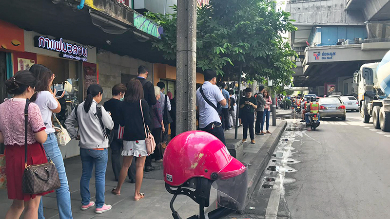 This morning the line for the BTS On Nut stretched down the stairs and block. Photo: Coconuts Media
