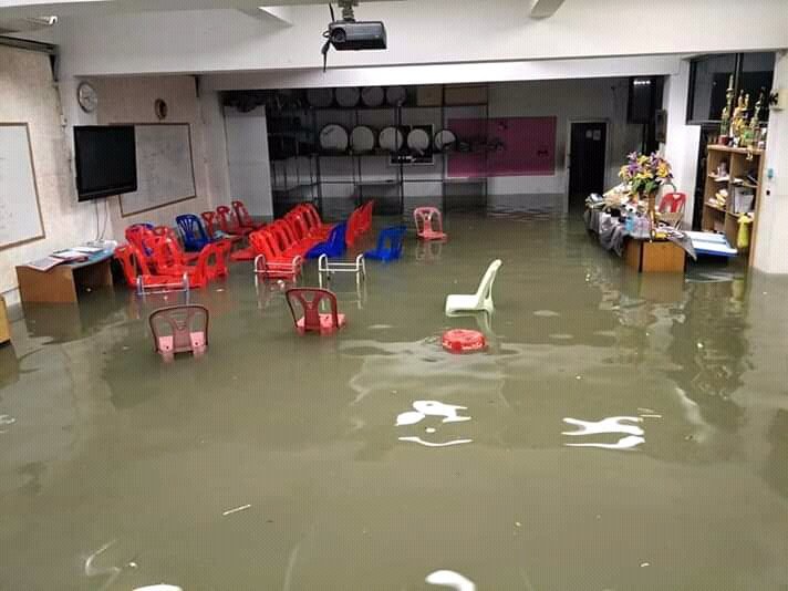 A flood school in Northeastern Thailand. Photo: fxxkingqn / Twitter