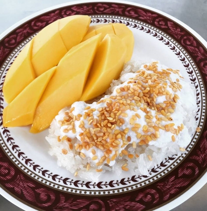 Photo: Pa Lek & Pa Yhai’s Mango and Sticky Rice / FB