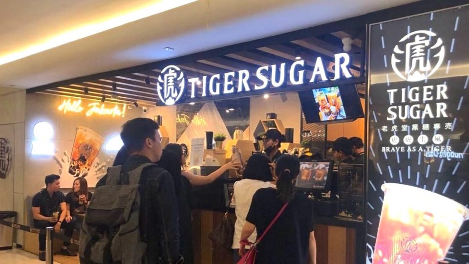 Tiger Sugar’s Plaza Indonesia outlet. <em>Photo: Nadia Vetta Hamid for Coconuts Media</em>