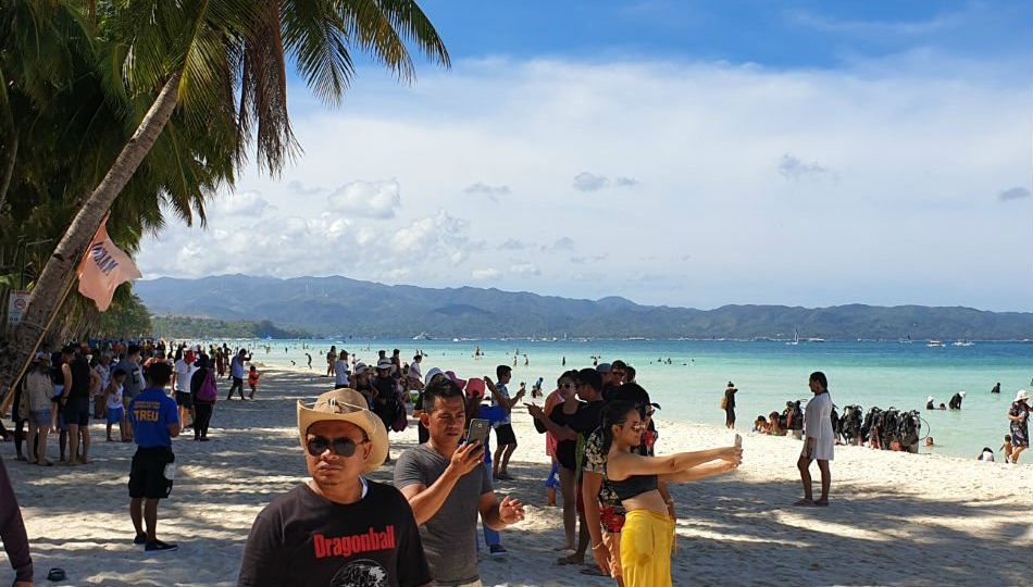Tourists in Boracay. <i>Photo: Ivy Jean Vibar/ABS-CBN News</i>