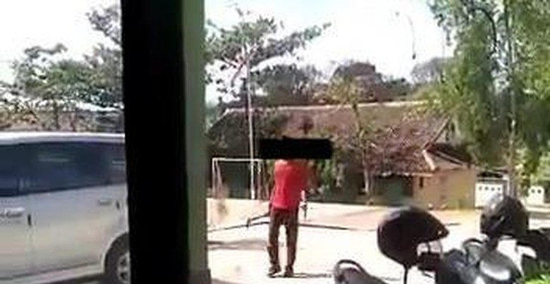 Photo: Video screengrab