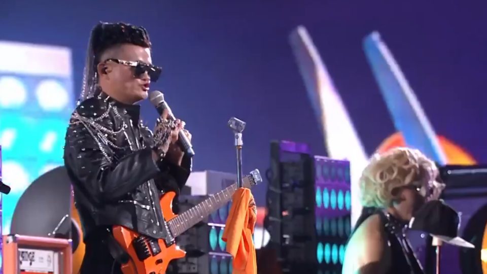 Jack Ma belts out the opening bars of the Josh Groban classic “You Raise Me Up” as he marks his departure as chairman of e-commerce giant Alibaba. Photo via Twitter/Alibaba.