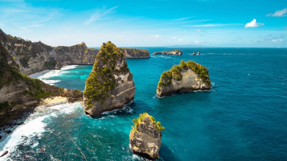 The Nusa islands are located just to the southeast of Bali. Photo: Dim Dimitri / Pexels