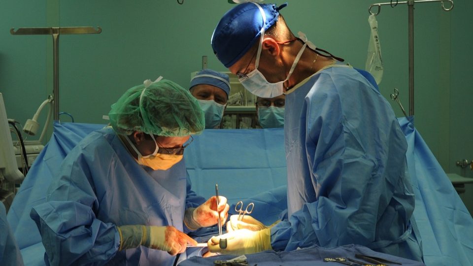 Relax. It’s a file photo, not the actual surgery.