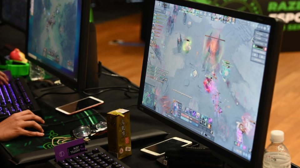 Photo taken on Sept. 2, 2019 shows participants attending an Esports boot camp training session in Singapore. Photo: ROSLAN RAHMAN / AFP)