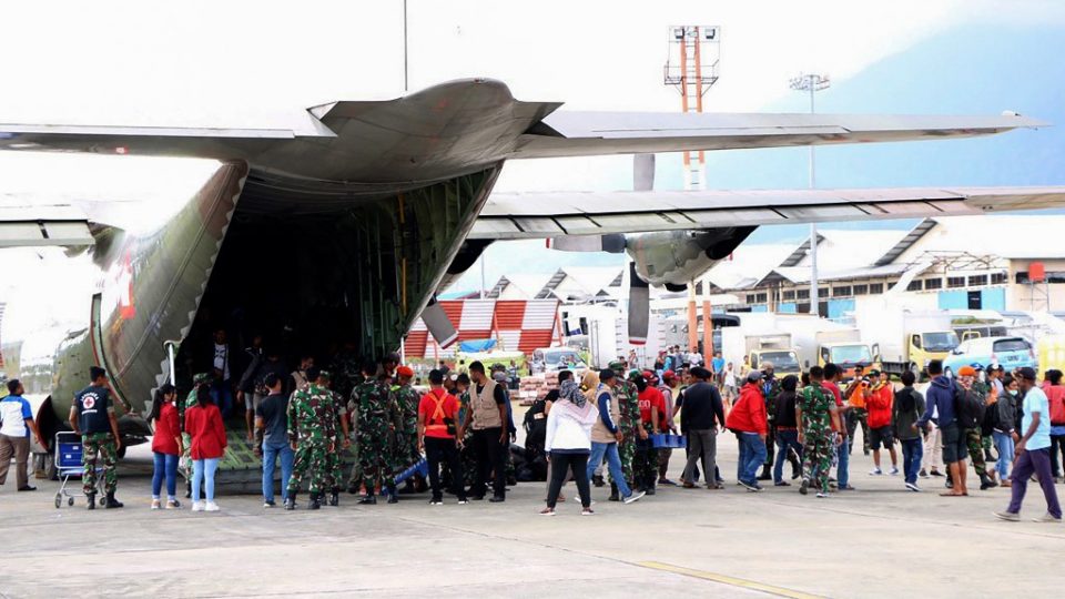 (FILES) In this file photo taken on September 30, 2019 Indonesian military assist residents evacuated from Wamena as they arrive at an airport in Jayapura, after violence broke out again in Indonesia’s Papua. – More than 16,000 scared residents have fled an unrest-hit city in Indonesia’s Papua region, the military said on October 7, 2019, as one of the deadliest eruptions of violence in years sparked calls for an independent probe. (Photo by Indra Thamrin Hatta / AFP)